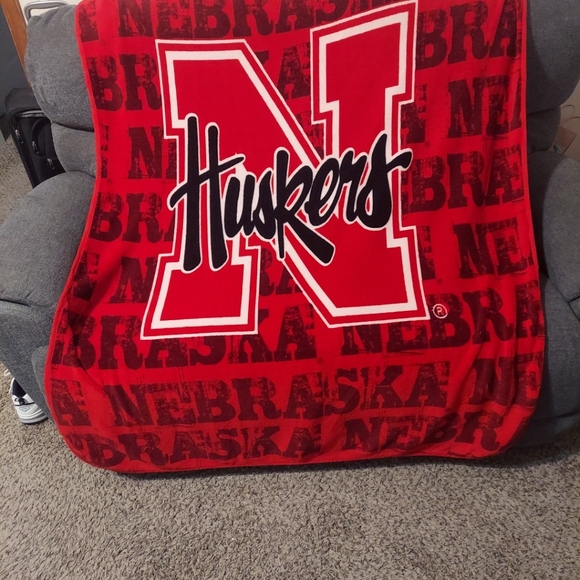 Nebraska Cornhuskers fleece stadium blanket - Picture 2 of 10